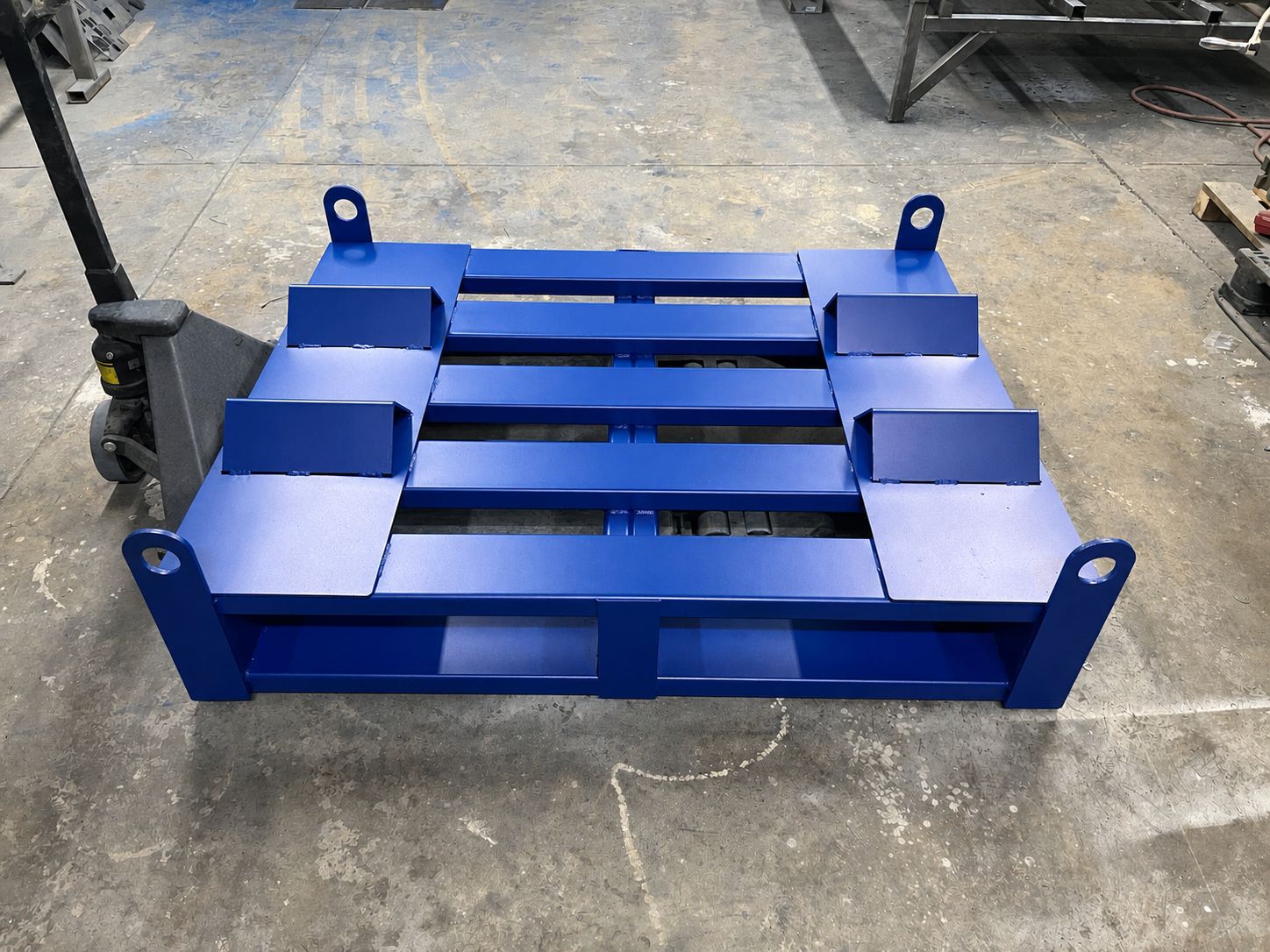 Fabricaicón y pintura tarima metalica para carga pesada
